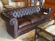 Sofa Chester klasikiniai baldai maza